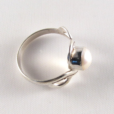 PR-113C     Mother of Pearl stone Ring