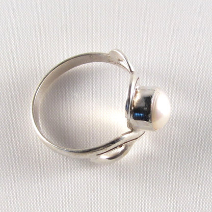 PR-113C     Mother of Pearl stone Ring