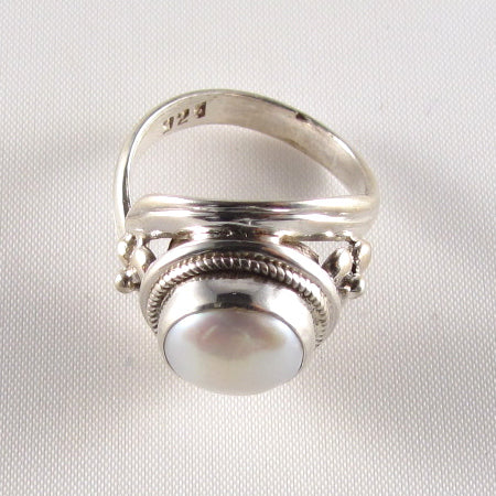 PR-115E     Adjustable Mother of Pearl stone Ring