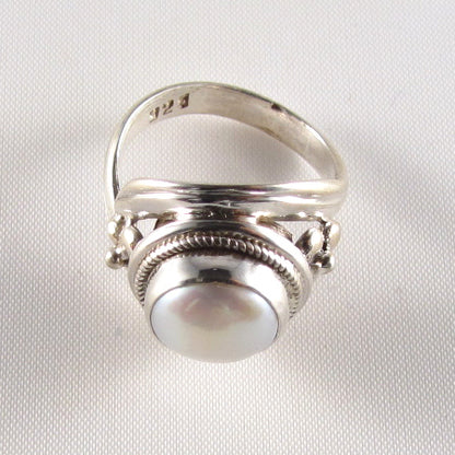 PR-115E     Adjustable Mother of Pearl stone Ring