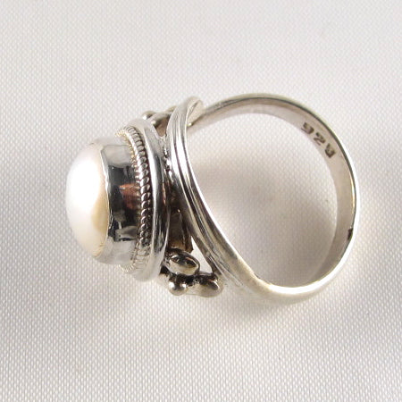 PR-115E     Adjustable Mother of Pearl stone Ring