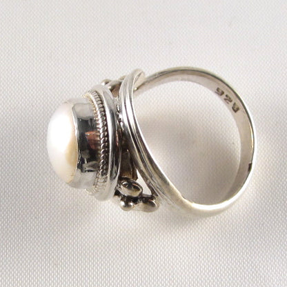 PR-115E     Adjustable Mother of Pearl stone Ring